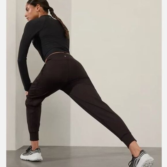 ATHLETA Rainier Mid Rise Cargo Black Jogger Size Small, NWT - Picture 7 of 7